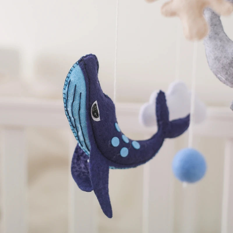 Mobile musical bébé petite baleine