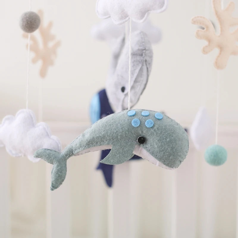 Mobile musical bébé petite baleine